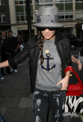 Cheryl_Cole_leaving_Radio_1_in_London_131009_199.jpg