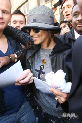 Cheryl_Cole_leaving_Radio_1_in_London_131009_21.jpg