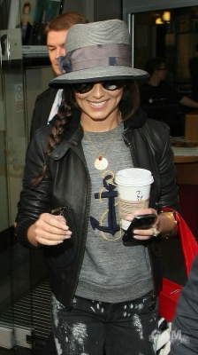 Cheryl_Cole_leaving_Radio_1_in_London_131009_213.jpg