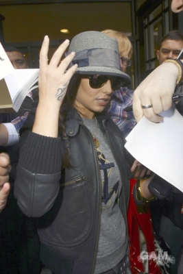 Cheryl_Cole_leaving_Radio_1_in_London_131009_44.jpg
