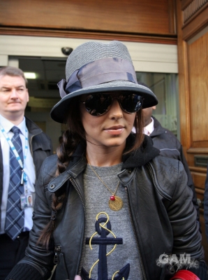 Cheryl_Cole_leaving_Radio_1_in_London_131009_59.jpg