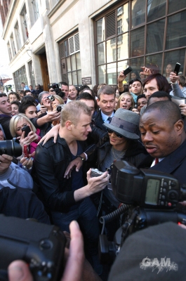 Cheryl_Cole_leaving_Radio_1_in_London_131009_66.jpg