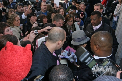 Cheryl_Cole_leaving_Radio_1_in_London_131009_8.jpg