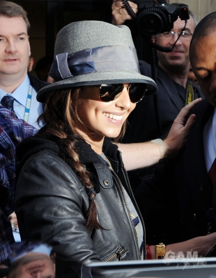 Cheryl_Cole_leaving_Radio_1_in_London_131009_92.jpg