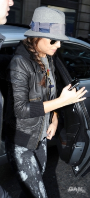 Cheryl_Cole_leaving_Radio_1_in_London_131009_97.jpg