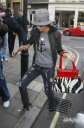 Имя файла=Cheryl_Cole_leaving_Radio_1_in_London_131009_164.jpg
Размер файла=665КБ
Размеры=1900x2862
Дата=Март 10, 2012 Cheryl_Cole_leaving_Radio_1_in_London_131009_164.jpg