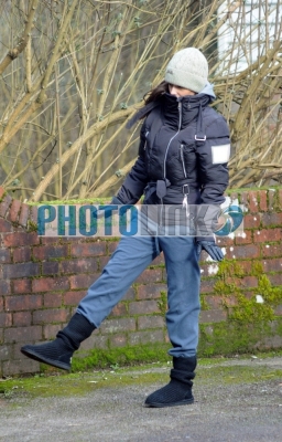Cheryl_Cole_Spending_afternoon_on_a_long_walk_300109_1.JPG