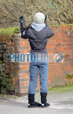 Cheryl_Cole_Spending_afternoon_on_a_long_walk_300109_4.JPG