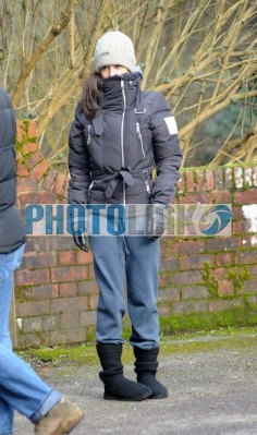 Cheryl_Cole_Spending_afternoon_on_a_long_walk_300109_6.JPG