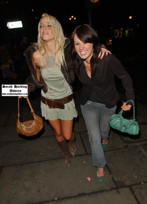 Sarah_Harding_leaves_Umbaba_club_27_02_05_281229.jpg