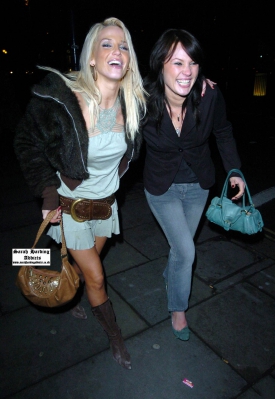 Sarah_Harding_leaves_Umbaba_club_27_02_05_28729.jpg