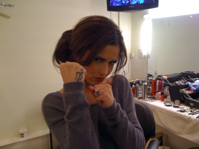 Cheryl_Backstage_Before_Performing_Fight_For_This_Love_-_18_1O_2OO9_1.jpg