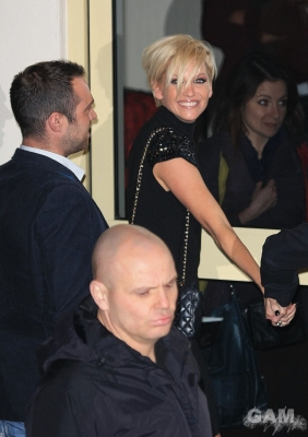 Girls_Aloud_leaving_X_Factor_studios_181009_123.jpg