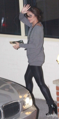 Girls_Aloud_leaving_X_Factor_studios_181009_33.jpg