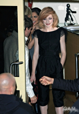 Girls_Aloud_leaving_X_Factor_studios_181009_37.jpg