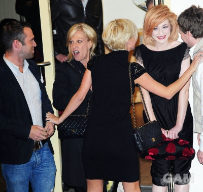 Girls_Aloud_leaving_X_Factor_studios_181009_63.jpg
