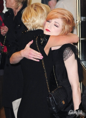 Girls_Aloud_leaving_X_Factor_studios_181009_70.jpg