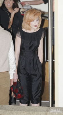 Girls_Aloud_leaving_X_Factor_studios_181009_94.jpg