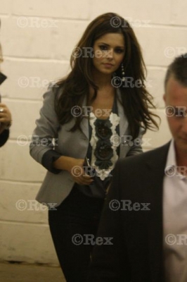 Cheryl_Cole_leaving_an_office_in_London_221009_10.jpg