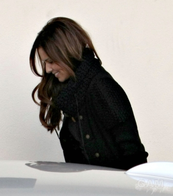 Cheryl_Cole_arrives_leaves_at_X_Factor_studios_231009_13.jpg