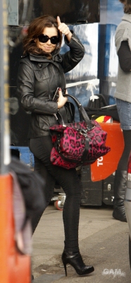 Cheryl_Cole_arrives_at_X_Factor_Studios_251009_4.jpg