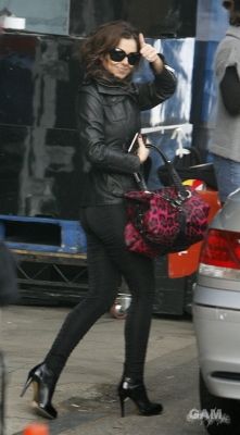 Cheryl_Cole_arrives_at_X_Factor_Studios_251009_5.jpg