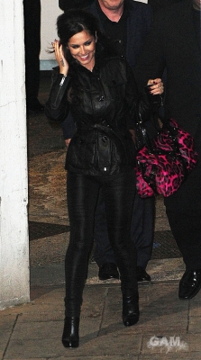 Cheryl_Cole_arrives_at_X_Factor_Studios_251009_54.jpg