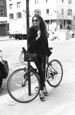Nadine_Coyle_out_and_about_in_New_York_261009_1.jpg