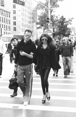 Nadine_Coyle_out_and_about_in_New_York_261009_7.jpg
