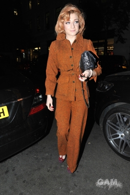 Nicola_Roberts_arrives_at_the_Mayfair_hotel_271009_13.jpg