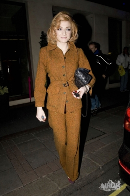 Nicola_Roberts_arrives_at_the_Mayfair_hotel_27_10_09_282229.jpg