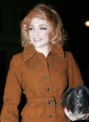 Nicola_Roberts_arrives_at_the_Mayfair_hotel_27_10_09_283629.jpg