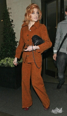 Nicola_Roberts_arrives_at_the_Mayfair_hotel_27_10_09_285229.jpg