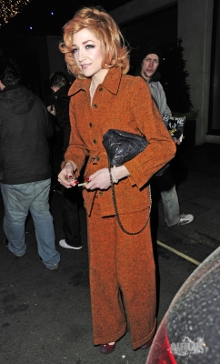 Nicola_Roberts_arrives_at_the_Mayfair_hotel_27_10_09_286029.jpg