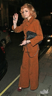 Nicola_Roberts_arrives_at_the_Mayfair_hotel_27_10_09_286629.jpg