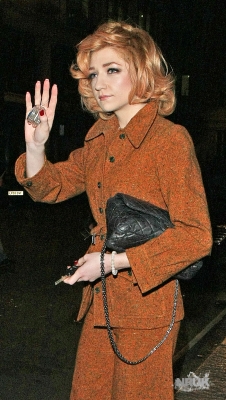 Nicola_Roberts_arrives_at_the_Mayfair_hotel_27_10_09_286729.jpg