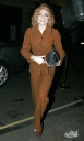Nicola_Roberts_arrives_at_the_Mayfair_hotel_27_10_09_283729.jpg