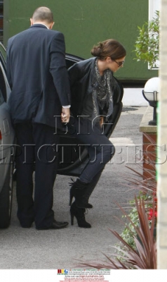 Cheryl_Cole_arrives_at_X_Factor_studios_301009_1.jpg