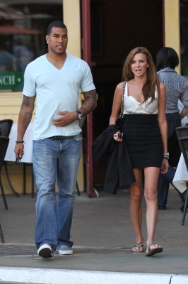 Nadine_Coyle_shopping_in_Hollywood_291009_17.jpg