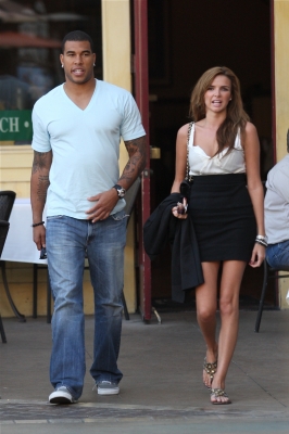 Nadine_Coyle_shopping_in_Hollywood_291009_21.jpg
