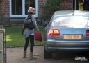 Sarah_Harding_arrives_for_a_private_recording_session_countryside_021109_15.jpg