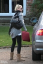 Sarah_Harding_arrives_for_a_private_recording_session_countryside_021109_2.jpg