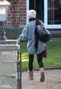 Sarah_Harding_arrives_for_a_private_recording_session_countryside_021109_4.jpg