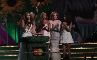 Girls_Aloud_-_Brit_Awards_2009_-_Accepting_Award_18_02_09_281829.jpg