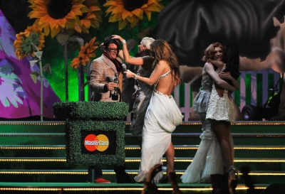 Girls_Aloud_-_Brit_Awards_2009_-_Accepting_Award_18_02_09_285229.jpg