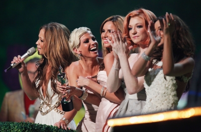 Girls_Aloud_-_Brit_Awards_2009_-_Accepting_Award_18_02_09_285329.jpg