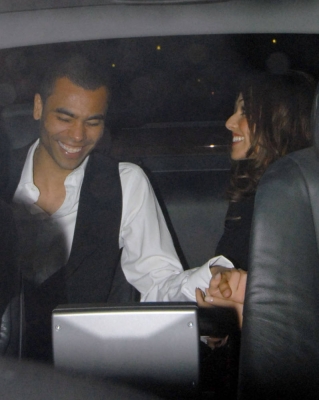 Girls_Aloud_arriving_at_Universal_Aftershow_Party_at_Claridges_18_02_09_27.jpg