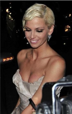 Girls_Aloud_arriving_at_Universal_Aftershow_Party_at_Claridges_18_02_09_2815629.jpg