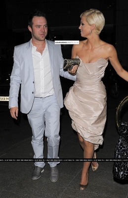 Girls_Aloud_arriving_at_Universal_Aftershow_Party_at_Claridges_18_02_09_286529.jpg