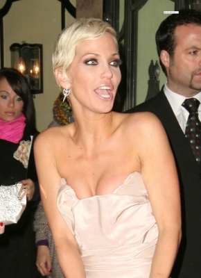 Girls_Aloud_arriving_at_Universal_Aftershow_Party_at_Claridges_18_02_09_287629.jpg